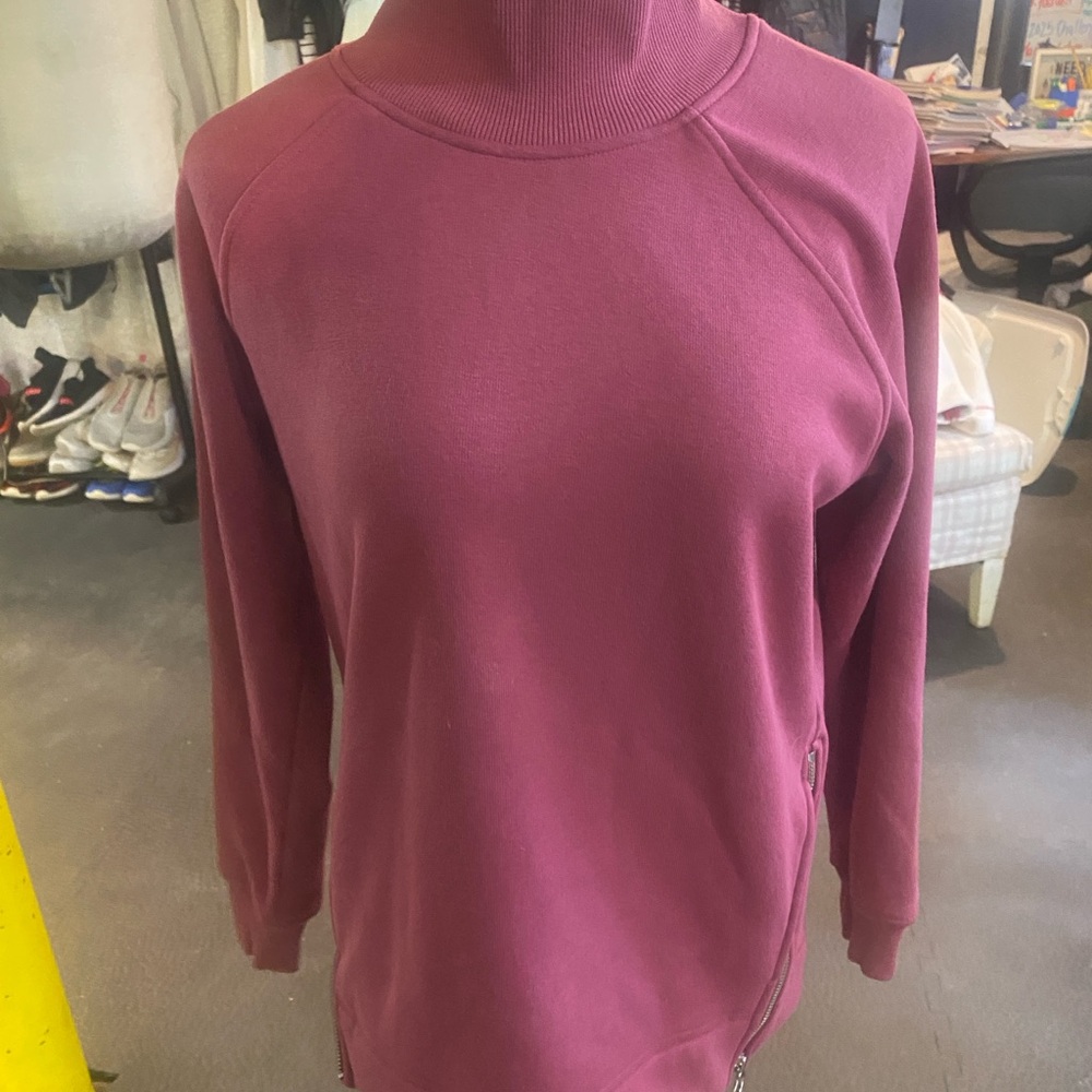 Women's Burgundy pullover